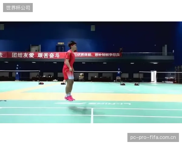 何诗蓓展现绝对统治力，凭借高效途中游技术实现200米自由泳三连冠。